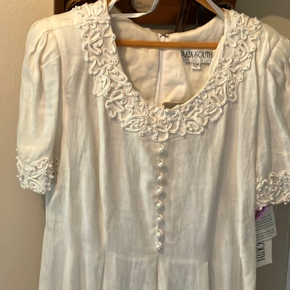 NWT beautiful beaded dress, white pearl on white raime fabric.Size 8. Brand new.